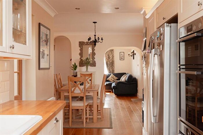 2 Bedroom End Of Terrace House For Sale In Trindles Road, South Nutfield, RH1