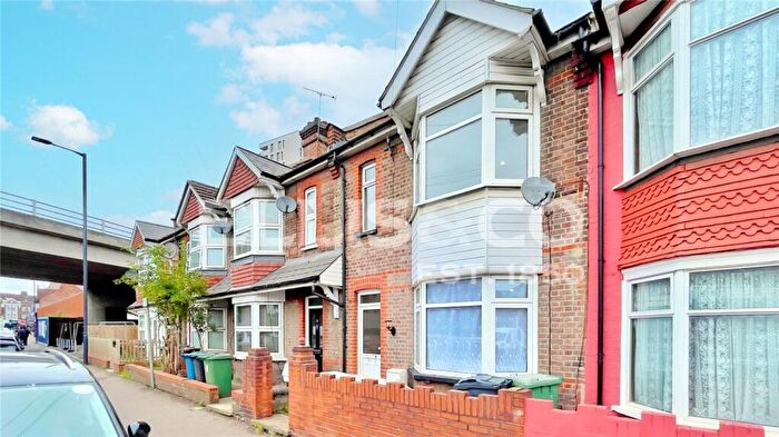 4 Bedroom Terraced House To Rent In Masons Avenue, Harrow, HA3