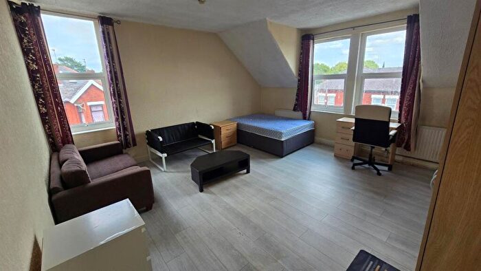 6 Bedroom House To Rent In Belgrave Avenue, Manchester, M14