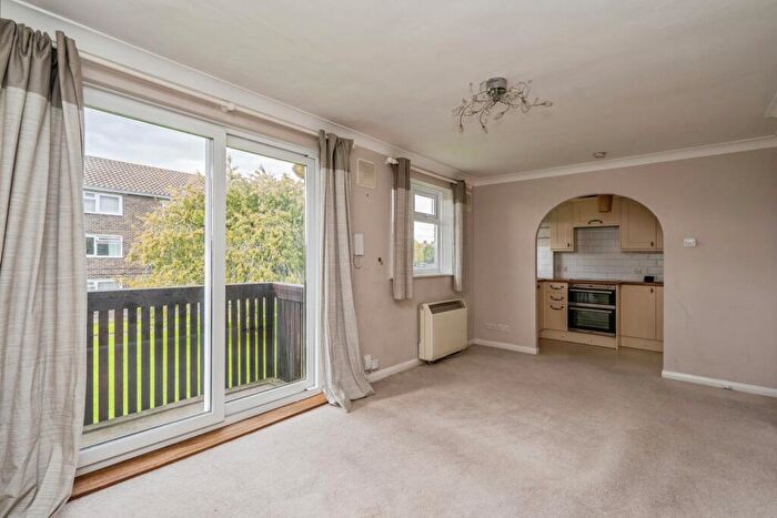 1 Bedroom Flat For Sale In Crombie Close, Waterlooville, Hampshire, PO8