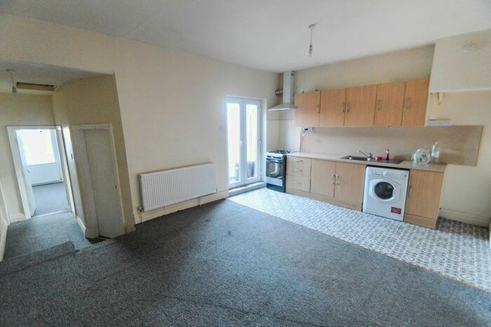 3 Bedroom Flat To Rent In Hedon Road, Hull, Yorkshire, HU9