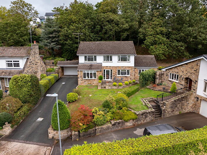 4 Bedroom Detached House For Sale In Whitegates Grove, Fenay Bridge, Huddersfield, HD8