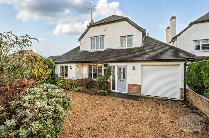 4 Bedroom Detached House For Sale In West Close, Farnham, Surrey, GU9
