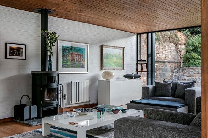 3 Bedroom Detached House To Rent In Langton Way, South Quay, SE3