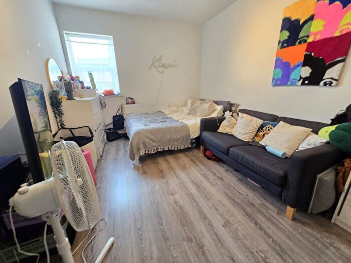 3 Bedroom Flat To Rent In Turnpike Lane, Harringay, N8