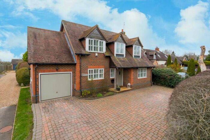 3 Bedroom Detached House For Sale In Bishopstone, HP17