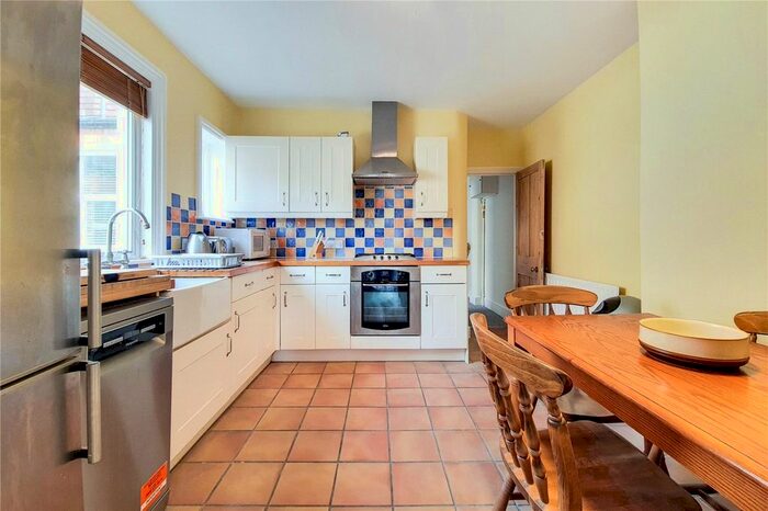 2 Bedroom Maisonette To Rent In Balvernie Grove, London, SW18