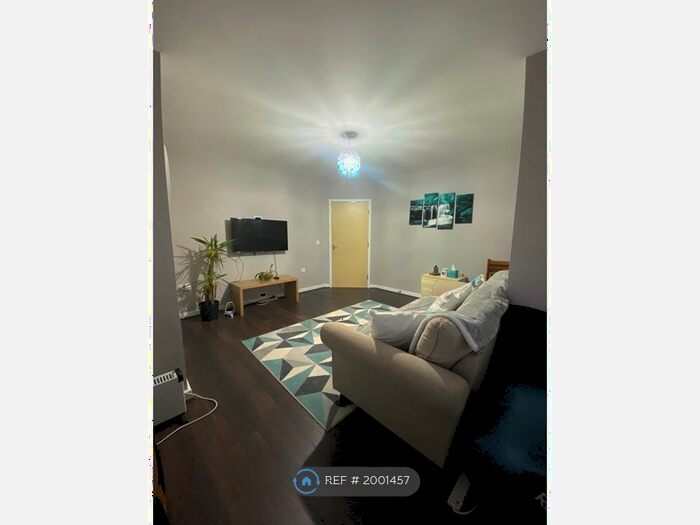 2 Bedroom Flat To Rent In Watergate Court, Leicester, LE3