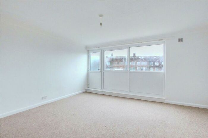 3 Bedroom Maisonette To Rent In Goring Road, Goring-by-Sea, Worthing, West Sussex, BN12