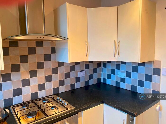 2 Bedroom Flat To Rent In Taunton Way, Stanmore, HA7