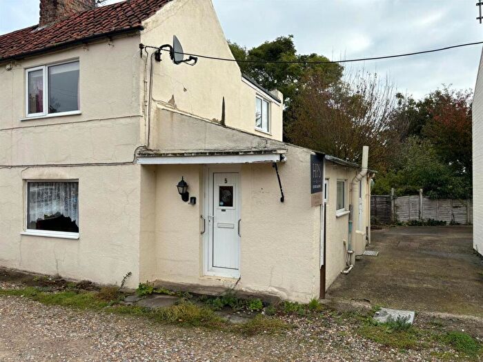 2 Bedroom Semi-Detached House For Sale In Butcher Row, Seaton, Hull, HU11