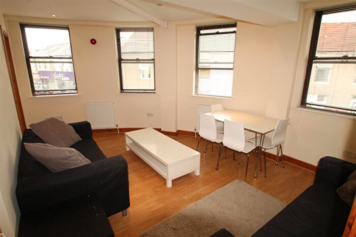 3 Bedroom Flat To Rent In Mundy Place, Cathays, CF24