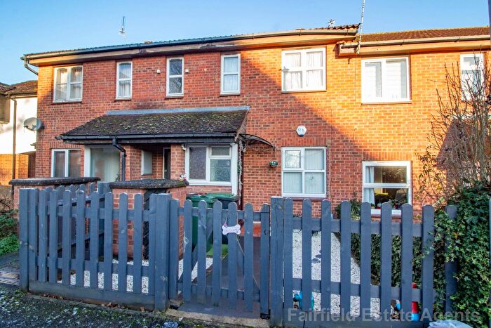 1 Bedroom Maisonette For Sale In Redwood Close, South Oxhey, WD19