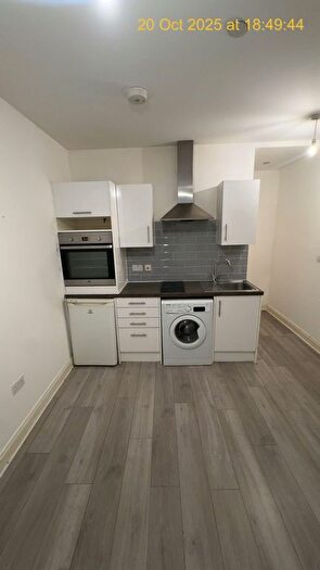 Studio To Rent In London Road, London, SW16
