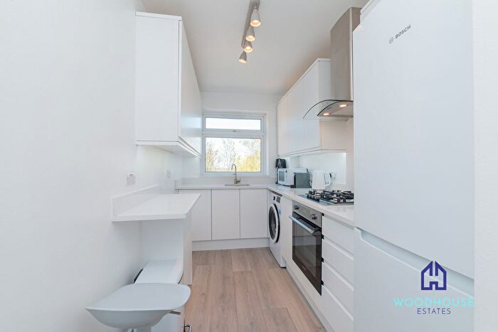 2 Bedroom Flat To Rent In Vallance Road, London, N22