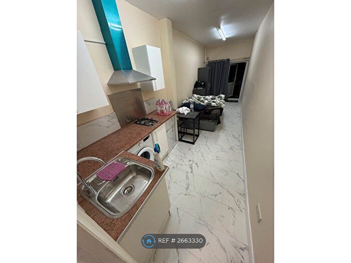 Studio To Rent In Goodmayes Avenue, Ilford, IG3