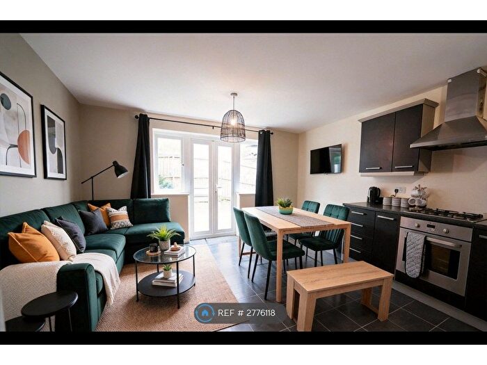 6 Bedroom Semi-Detached House To Rent In Oaktree Drive, Gipton, Leeds, LS8