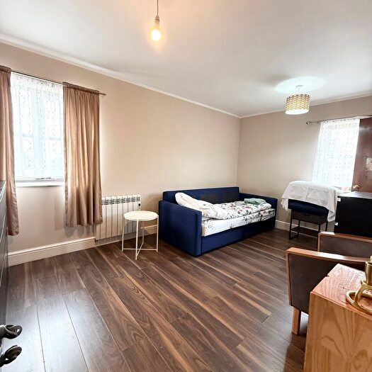 Studio For Sale In Vicars Bridge Close, Wembley, HA0
