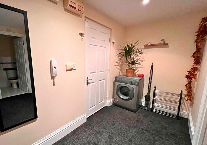 1 Bedroom Flat To Rent In West Street, St. Philips, Bristol, BS2