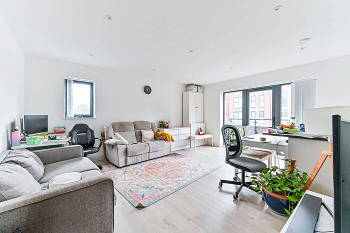 2 Bedroom Flat To Rent In More Close, Croydon, Purley, CR8