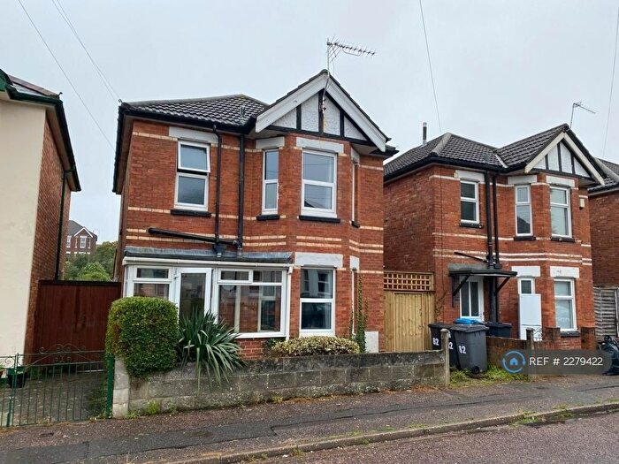 6 Bedroom Detached House To Rent In Calvin Road, Bournemouth, BH9