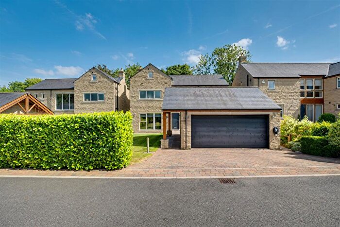 4 Bedroom Detached House For Sale In Church Gardens, Drighlington, BD11