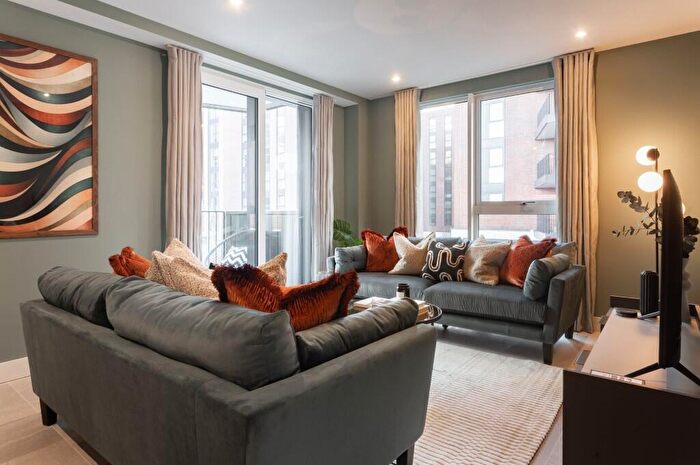 3 Bedroom Flat To Rent In New York Square, Soyo, Quarry Hill, Leeds, West Yorkshire, LS2