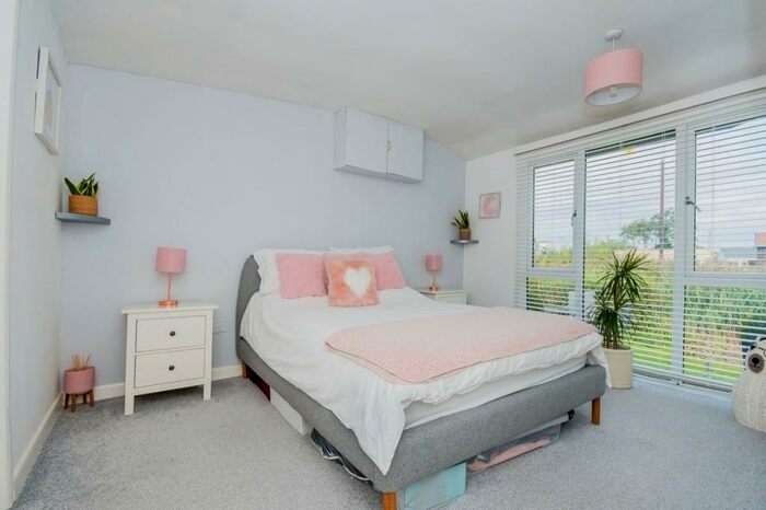 1 Bedroom Detached Bungalow For Sale In The Reservoir, Surfleet, Spalding, PE11