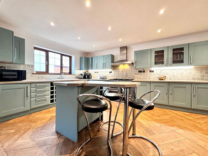 5 Bedroom Detached House For Sale In Cenarth Drive, Aberdare, South Glamorgan, CF44