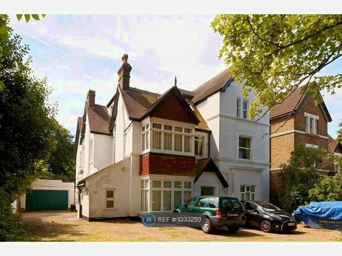 2 Bedroom Flat To Rent In Foxgrove Road, Beckenham, BR3