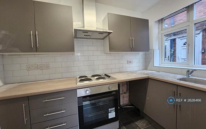 1 Bedroom Flat To Rent In Albert Avenue, Prestwich, Manchester, M25