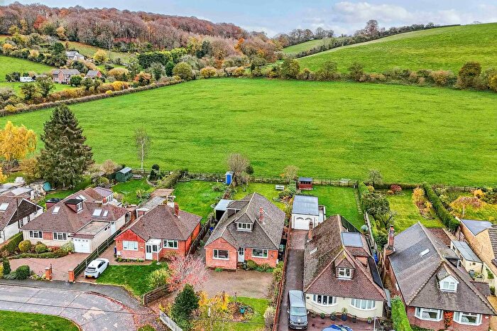 5 Bedroom Chalet For Sale In Warrendene Road, Hughenden Valley, HP14