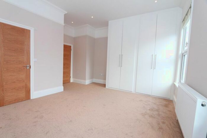 2 Bedroom Flat To Rent In Lordship Road, London, N16