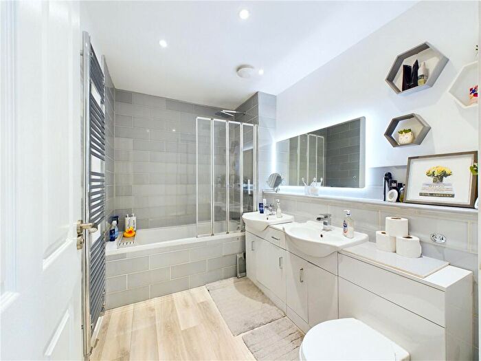 3 Bedroom End Of Terrace House For Sale In Monarch Gardens, Leamington Spa, Warwickshire, CV31