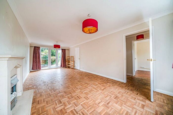 3 Bedroom Detached House To Rent In Woking, St Johns, Woking, GU21