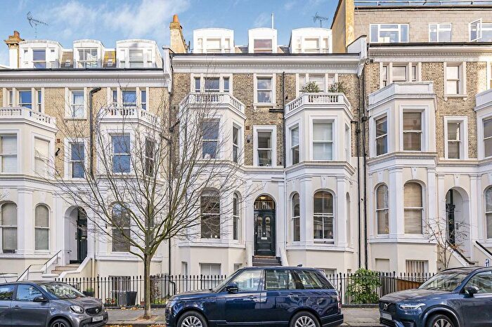 2 Bedroom Flat To Rent In Campden Hill Gardens, London, W8