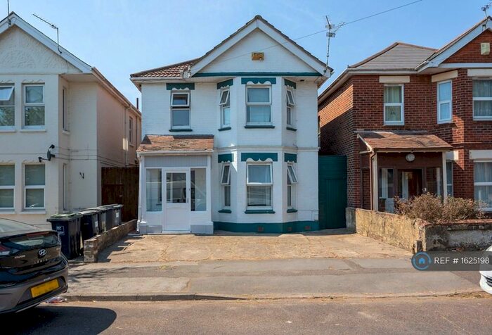 6 Bedroom Detached House To Rent In Bingham Road, Bournemouth, BH9