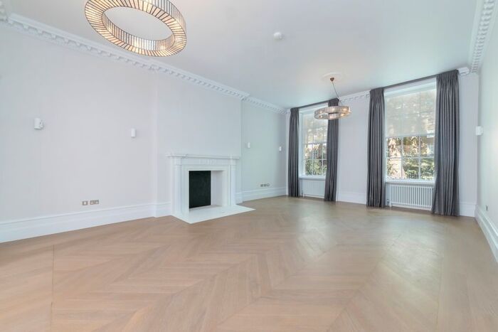 3 Bedroom Flat To Rent In Bryanston Square, London, W1H