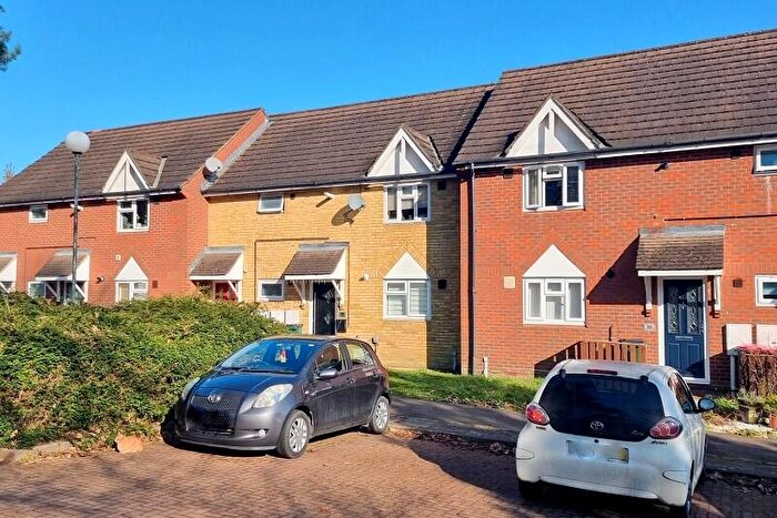 1 Bedroom Ground Maisonette To Rent In Jackson Road, Crawley, West Sussex., RH11