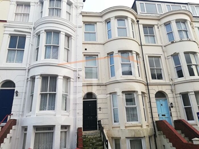 2 Bedroom Flat To Rent In Flat, Blenheim Street, Scarborough, North Yorkshire, YO12