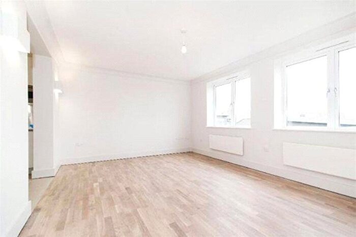 2 Bedroom Property To Rent In Mile End Road, Albion Court, E1