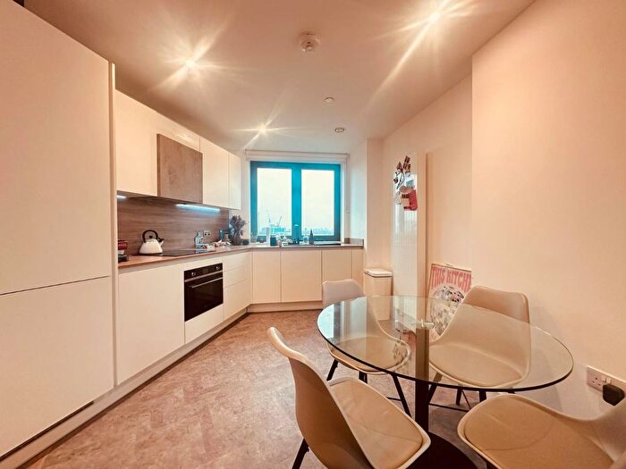 1 Bedroom Flat For Sale In River Apartments, Gillender Street, Bow, E3