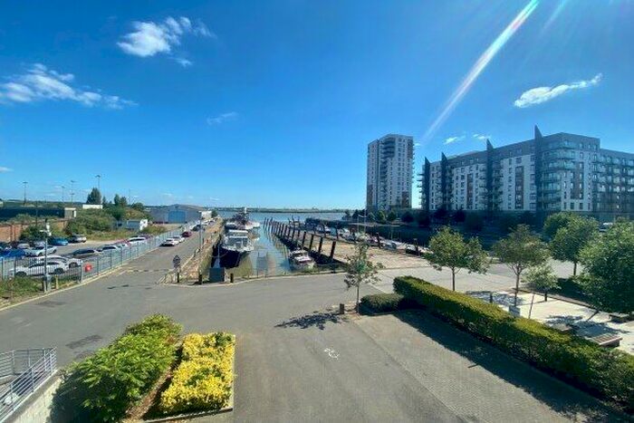 2 Bedroom Flat To Rent In The Boathouse, Gillingham, ME7