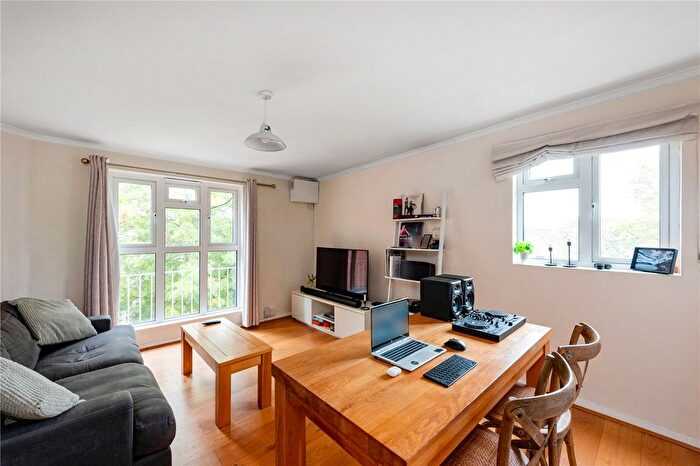 2 Bedroom Flat For Sale In Highbury Grove, London, N5