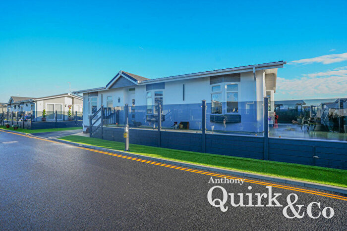 2 Bedroom Park Home For Sale In Pearl Drive, Canvey Island, SS8