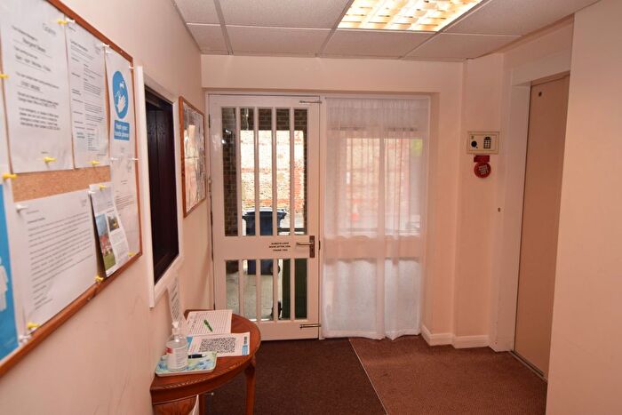 1 Bedroom Flat For Sale In Lady Place Court, Market Square, Alton, Hampshire, GU34