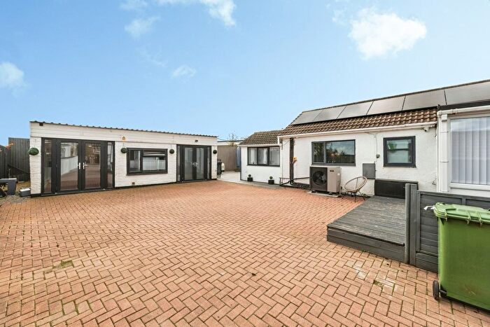 3 Bedroom Detached House For Sale In West Park Drive, Darrington, Pontefract, WF8