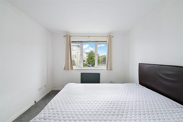 1 Bedroom Flat To Rent In Wellington Road, Wimbledon Park, SW19