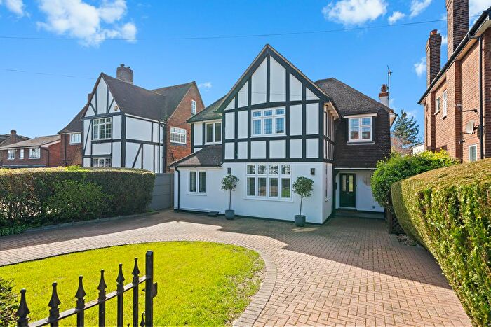 4 Bedroom Detached House For Sale In Delta Road, Worcester Park, KT4