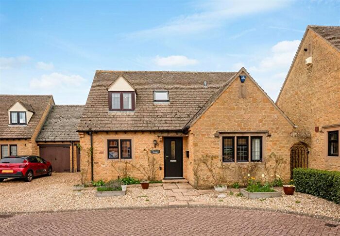 2 Bedroom Detached House For Sale In Wheatfield Court, Mickleton, GL55
